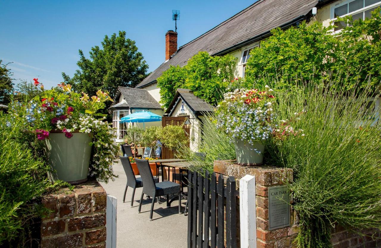The Cricketers Clavering Exterior photo